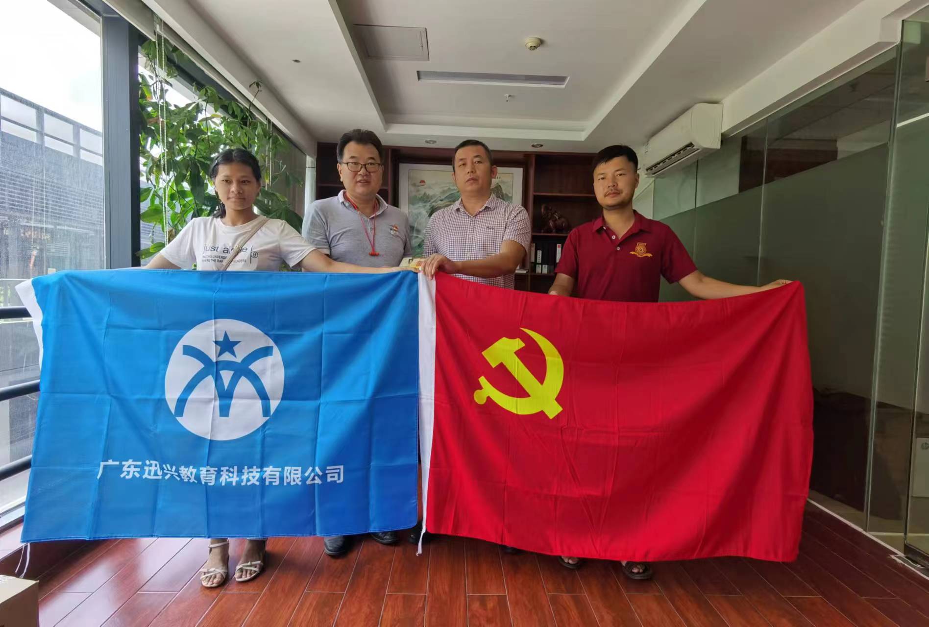 湖北蘄春商會(huì)秘書長一行蒞臨我司進(jìn)行工作指導(dǎo)和慰問